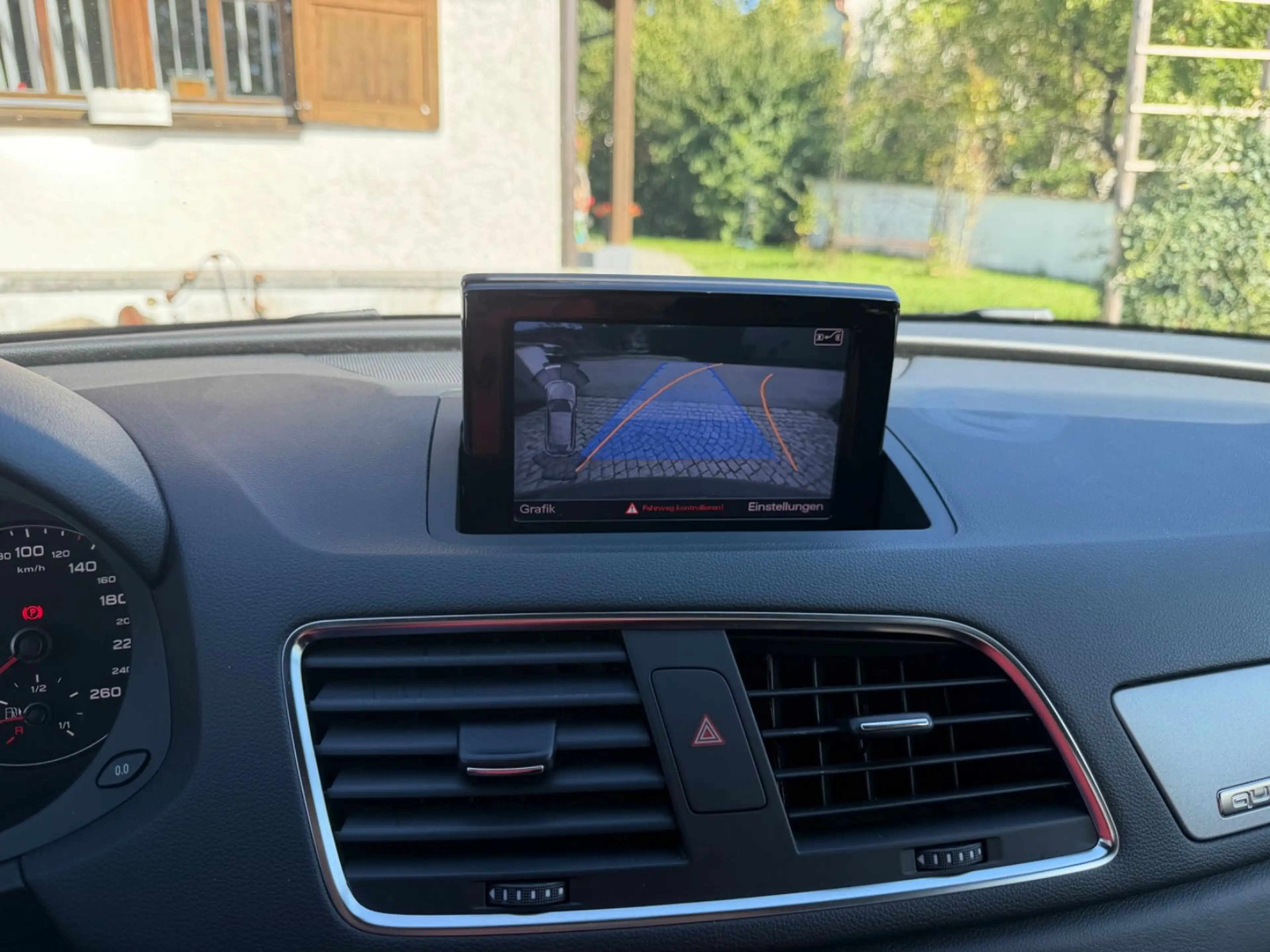 Audi Q3 2.0 TDI quattro — photo 14