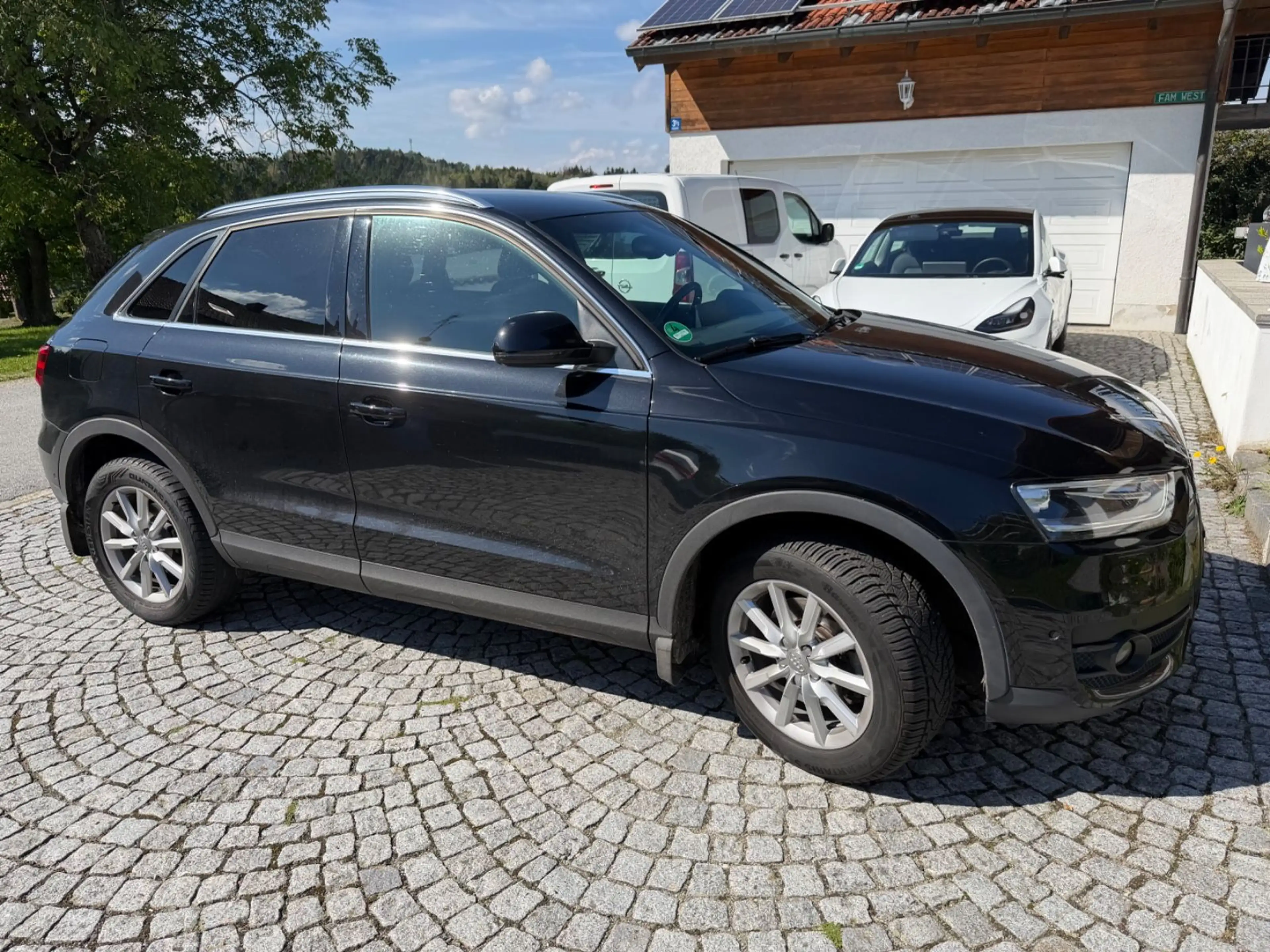 Audi Q3 2.0 TDI quattro — photo 3