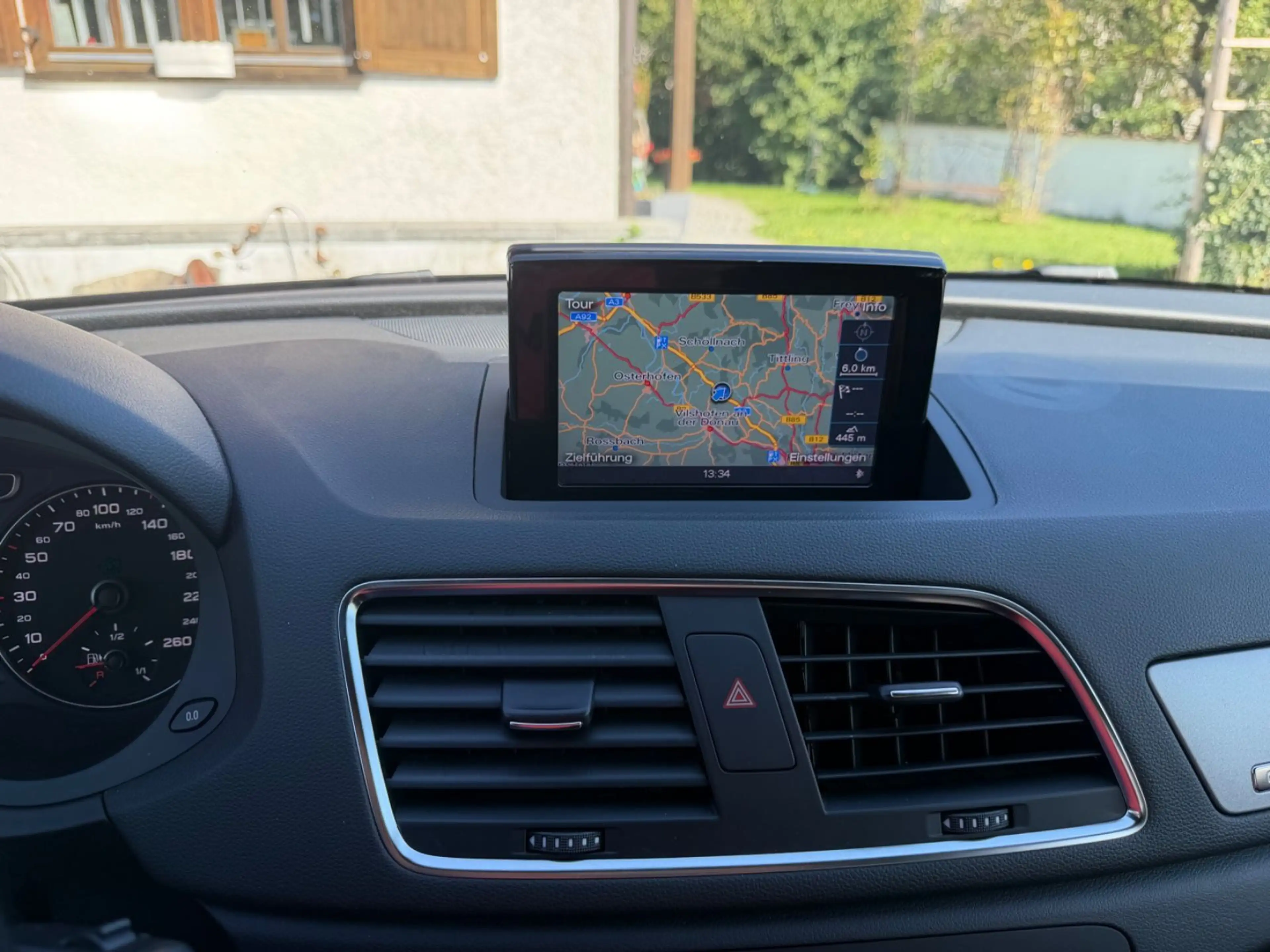 Audi Q3 2.0 TDI quattro — photo 13