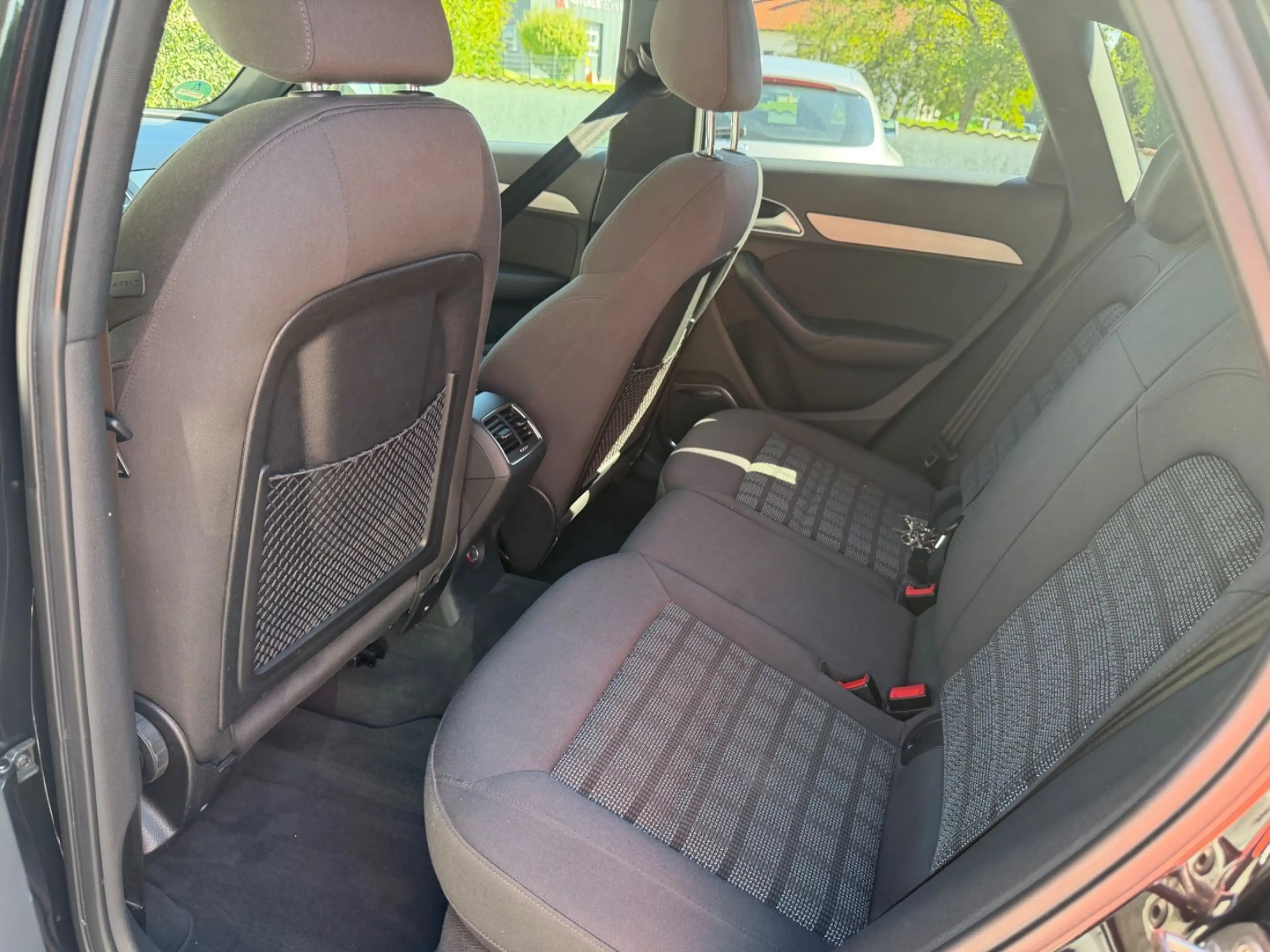 Audi Q3 2.0 TDI quattro — photo 11