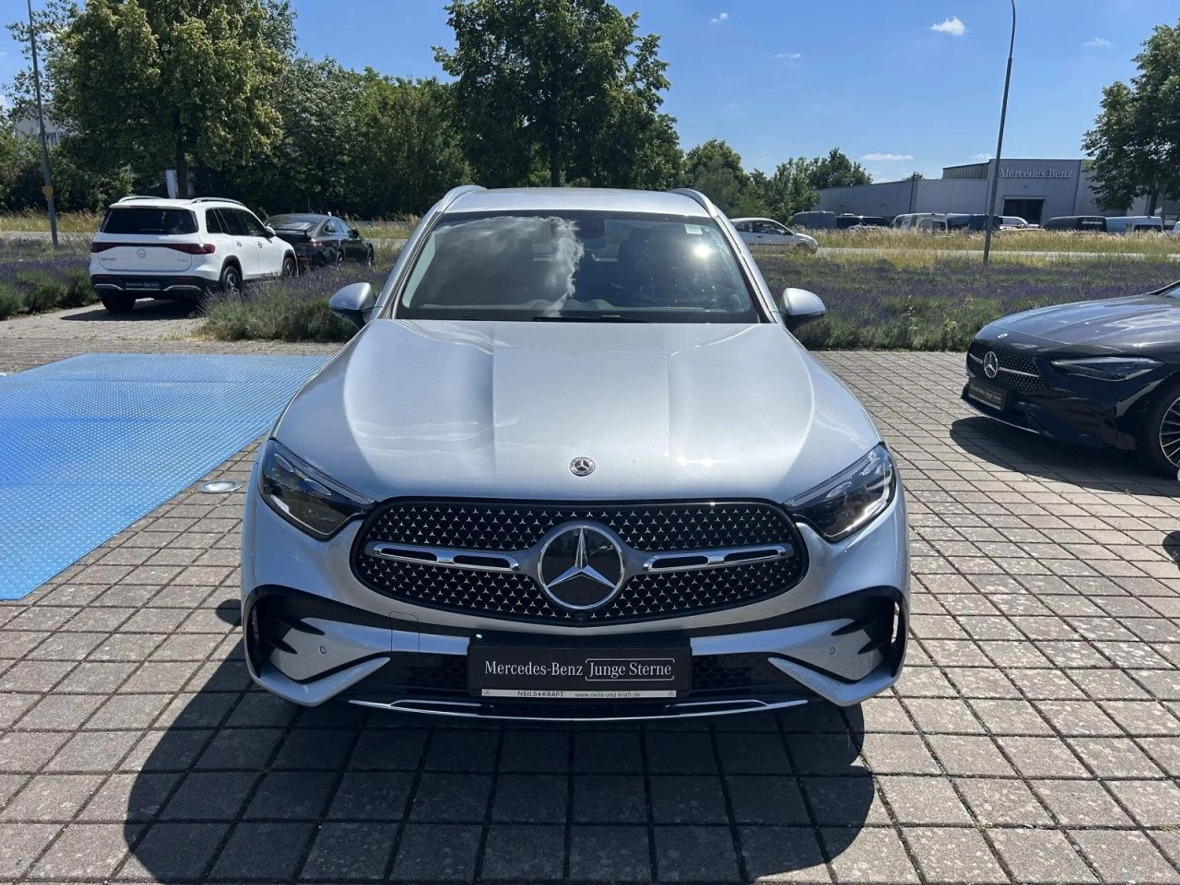 Mercedes-Benz GLC 200 4M AMG+DIGI LIGHT+MEMORY+TOTW+AMBIENTE — photo 3