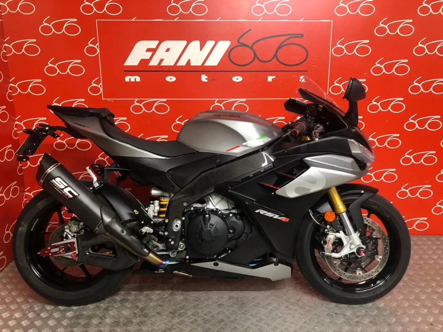 Aprilia RSV4 1100 Gri - 1