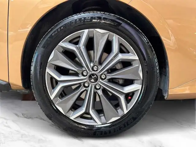 DS Automobiles DS 4 view 8