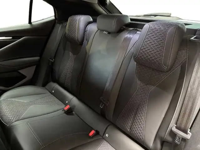 DS Automobiles DS 4 view 9
