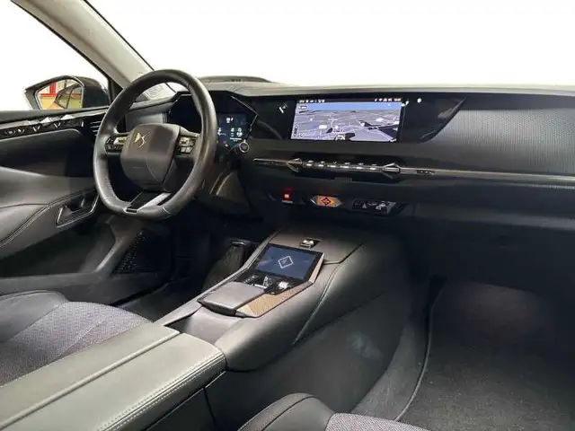 DS Automobiles DS 4 view 15