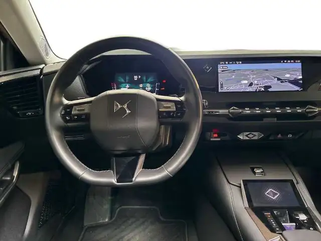 DS Automobiles DS 4 view 14