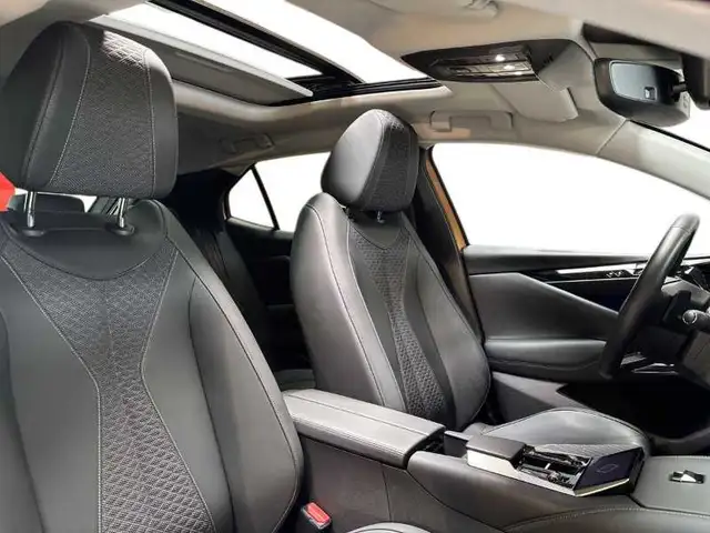 DS Automobiles DS 4 view 16