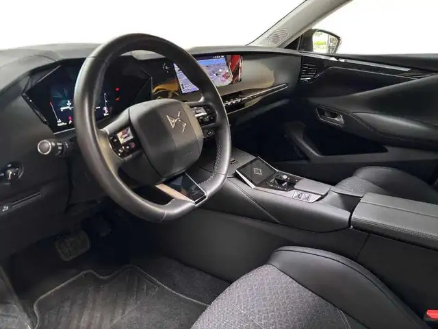 DS Automobiles DS 4 view 11
