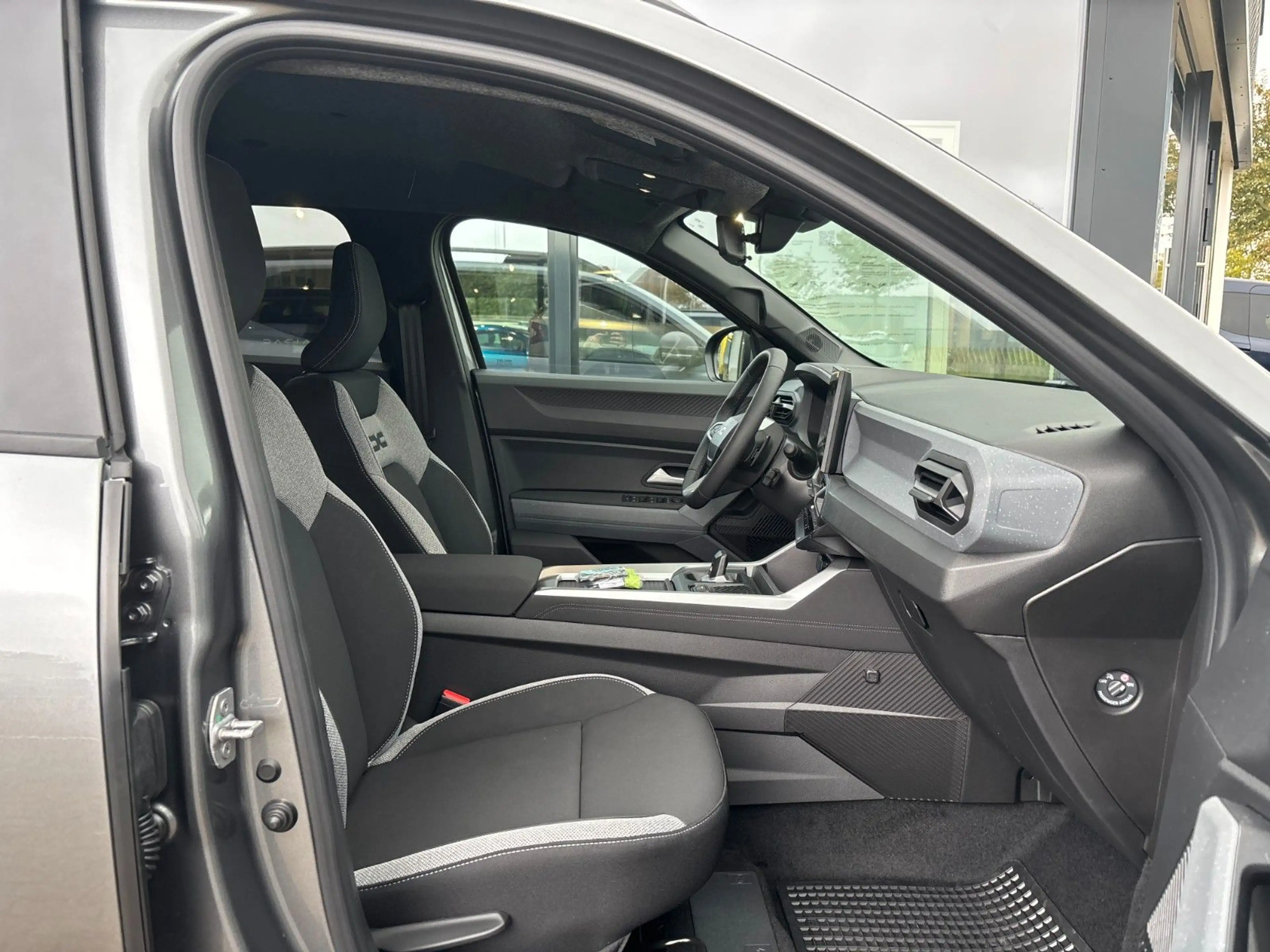 Dacia Bigster mild hybrid-G 140 Journey auto — photo 12