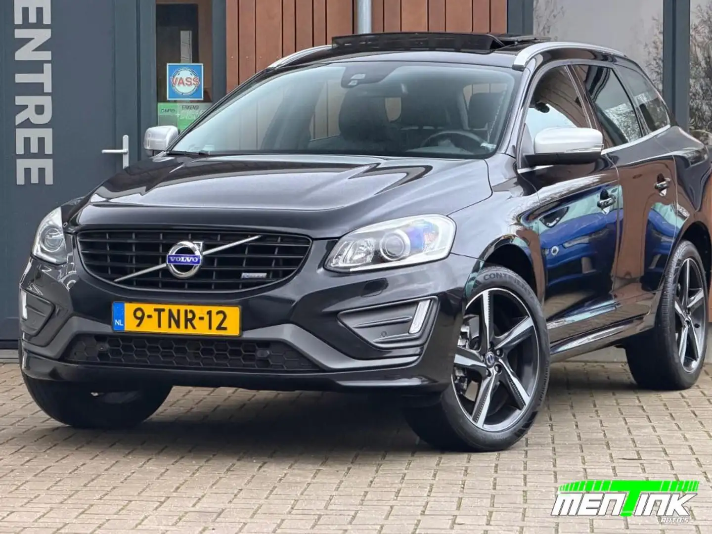 Volvo XC60 2.4 D4 R-DESIGN Pano Leder Trekhaak Schwarz - 1