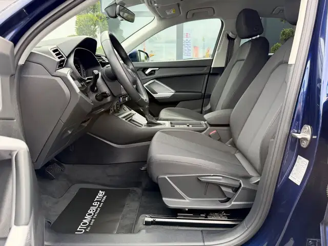 Audi Q3 view 9