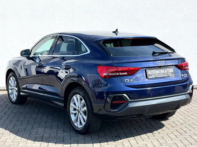 Audi Q3 view 7