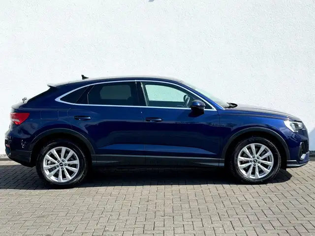 Audi Q3 view 4