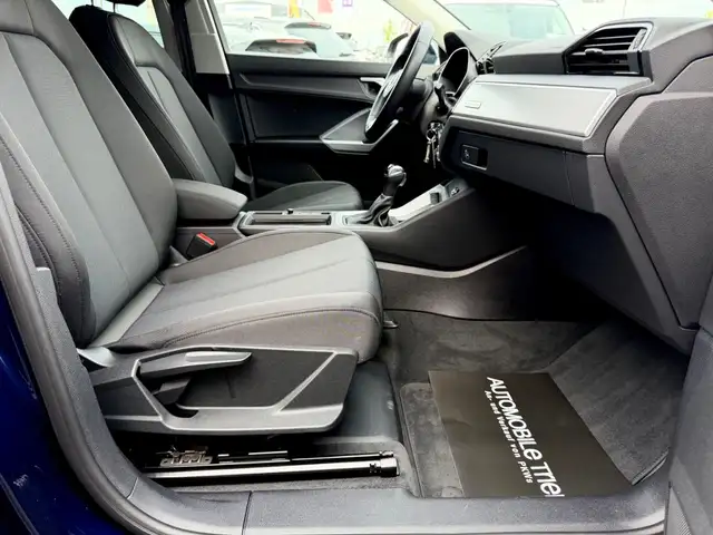 Audi Q3 view 13