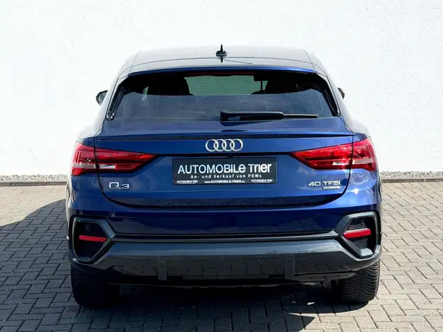 Audi Q3 view 6