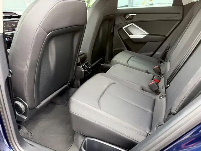 Audi Q3 view 14