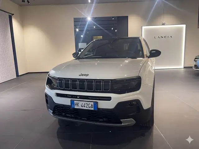 Jeep Avenger view 3