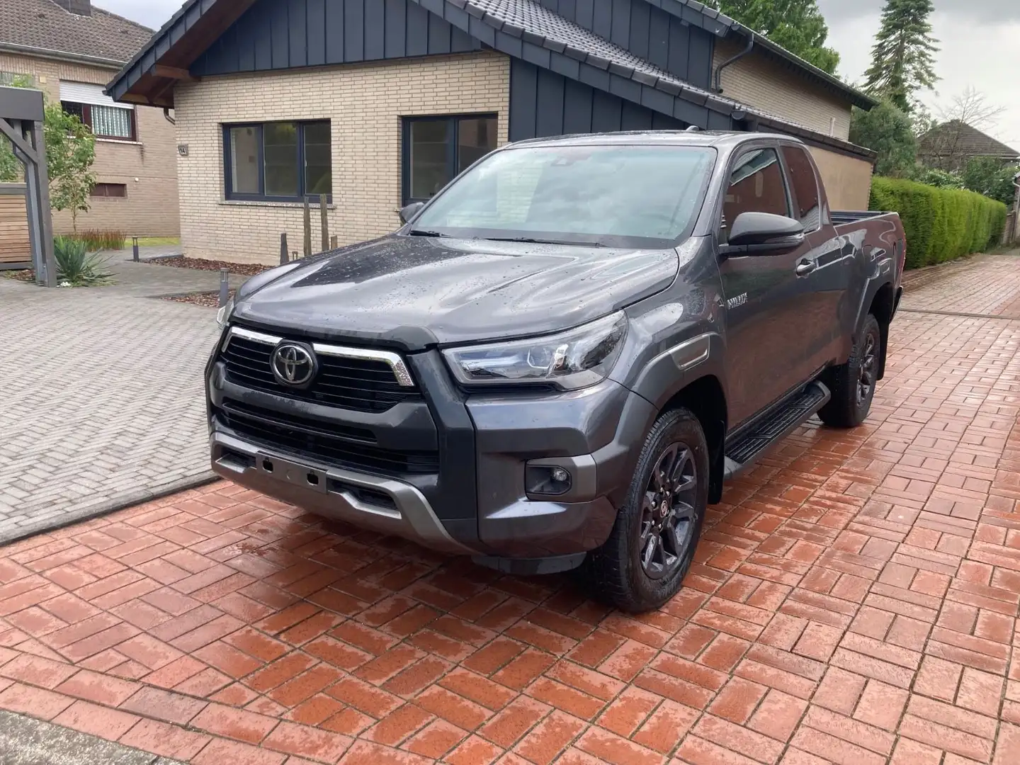 Toyota Hilux INVINCIBLE 2,8D-4D,Extra Cab Automatik - 1