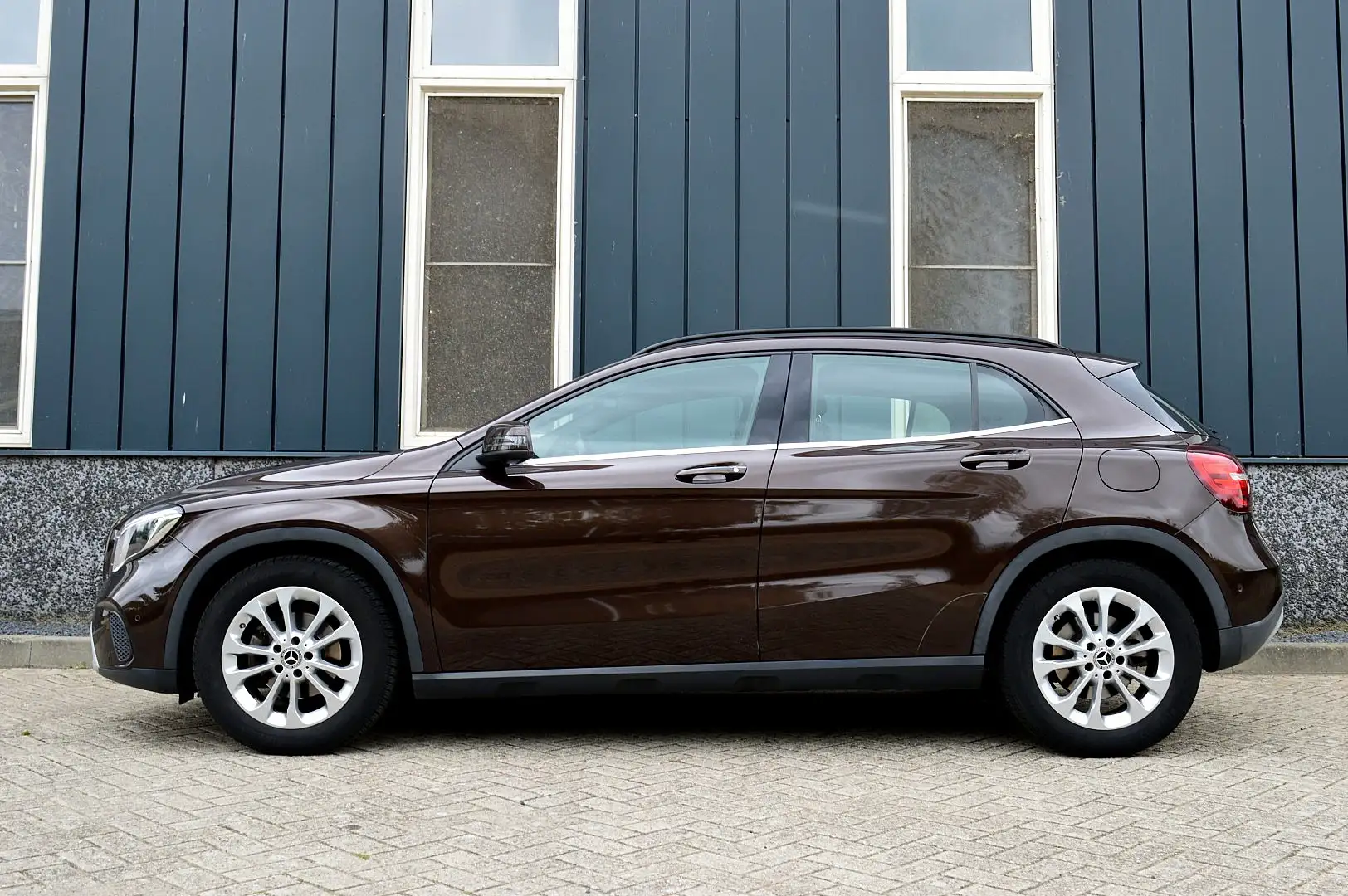 Mercedes-Benz GLA 180 Business Solution Plus Upgrade Edition Rijklaarpri Marrone - 2