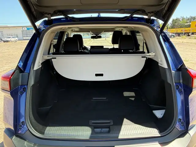 Nissan X-Trail view 14