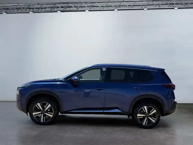 Nissan X-Trail view 3