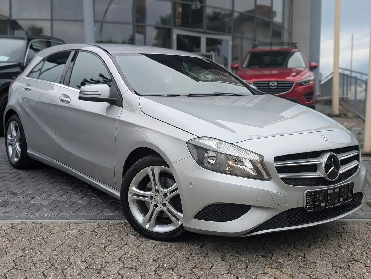 Mercedes-Benz A 180 A180 Aut.Navi.SitzHZ.PDC.Dachhimmel schwarz Silver - 2