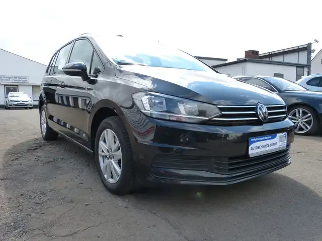 Volkswagen Touran Comfortline Massage AHK ACC aus 1.Hand