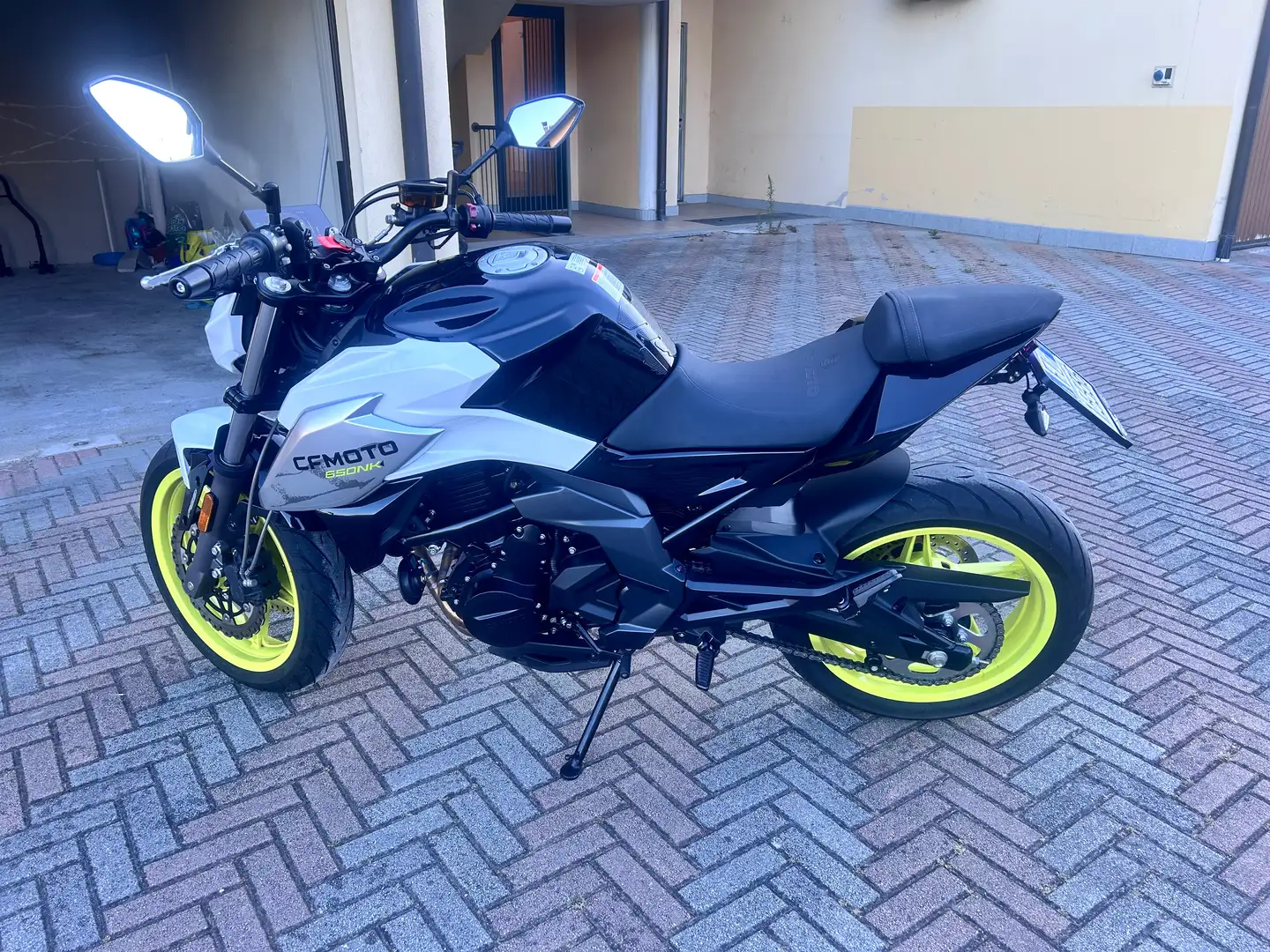 CFMOTO 650 NK Blanco - 1