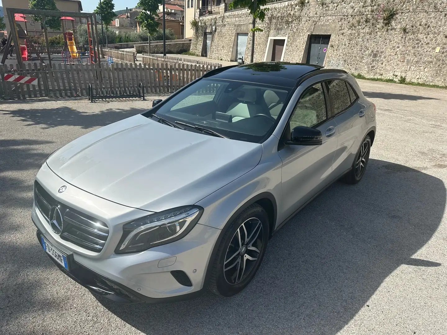 Mercedes-Benz GLA 180 d (cdi) Enduro auto srebrna - 1