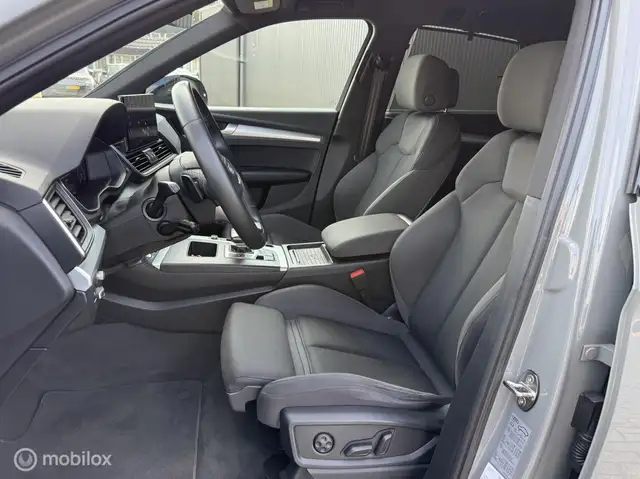 Audi Q5 view 4