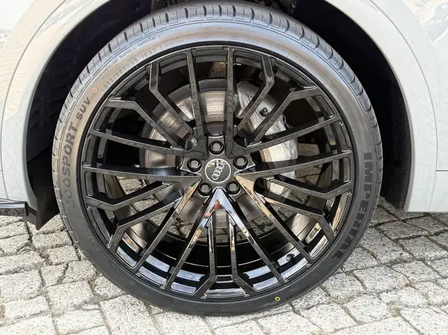 Audi Q5 view 11