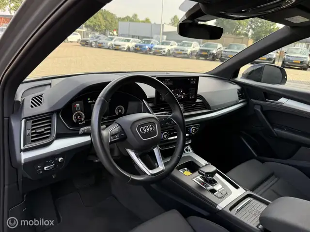 Audi Q5 view 13