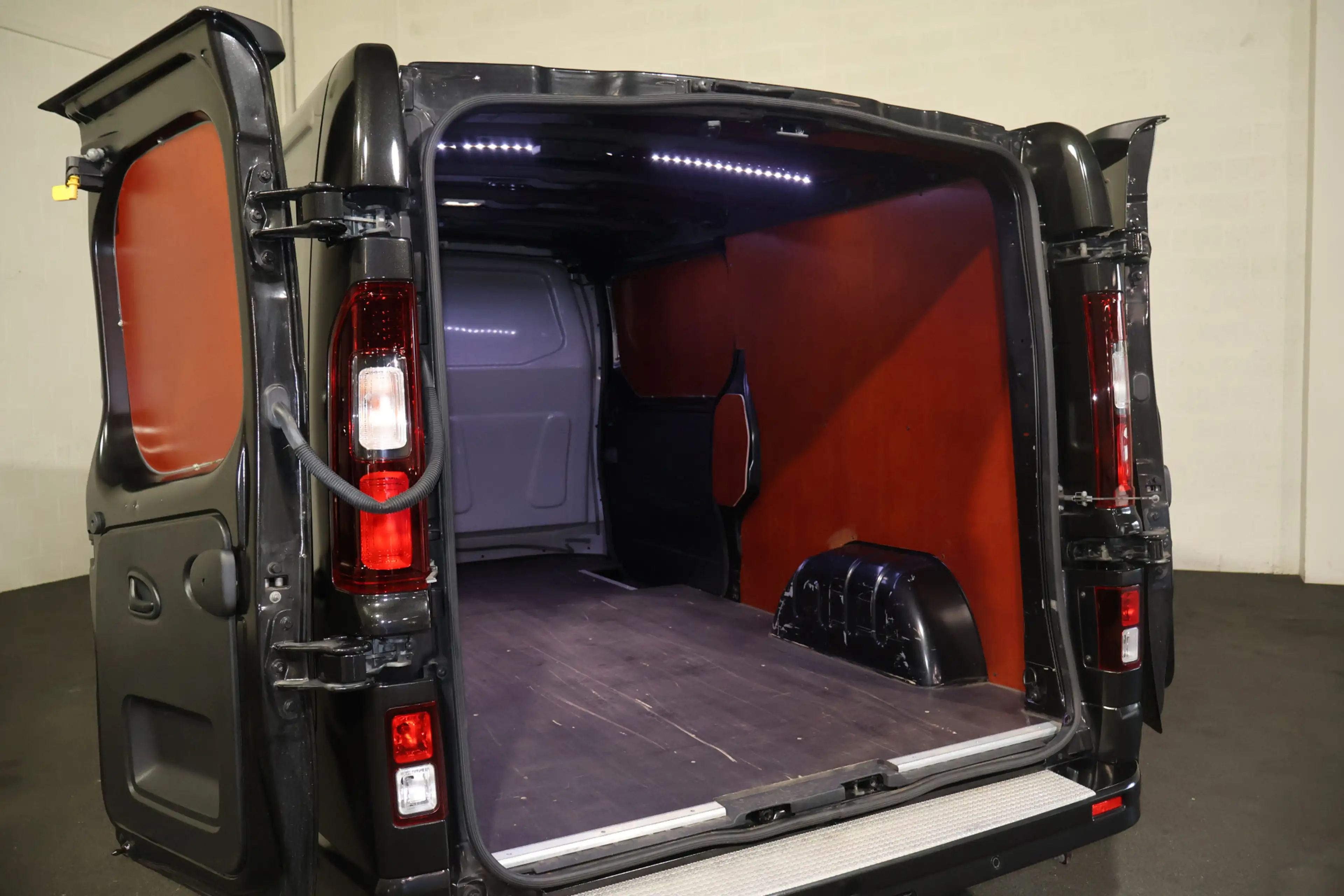 Renault Trafic 2.0 dCi 170pk L2 H1 Automaat Black Edition — photo 13
