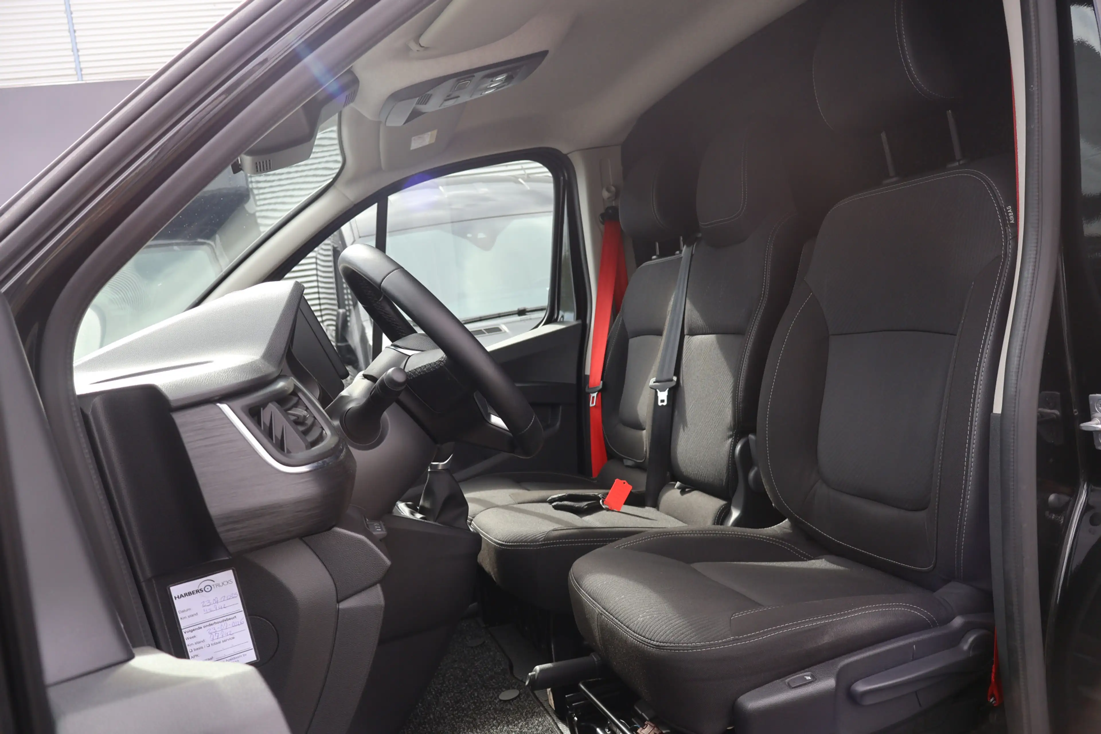 Renault Trafic 2.0 dCi 170pk L2 H1 Automaat Black Edition — photo 2