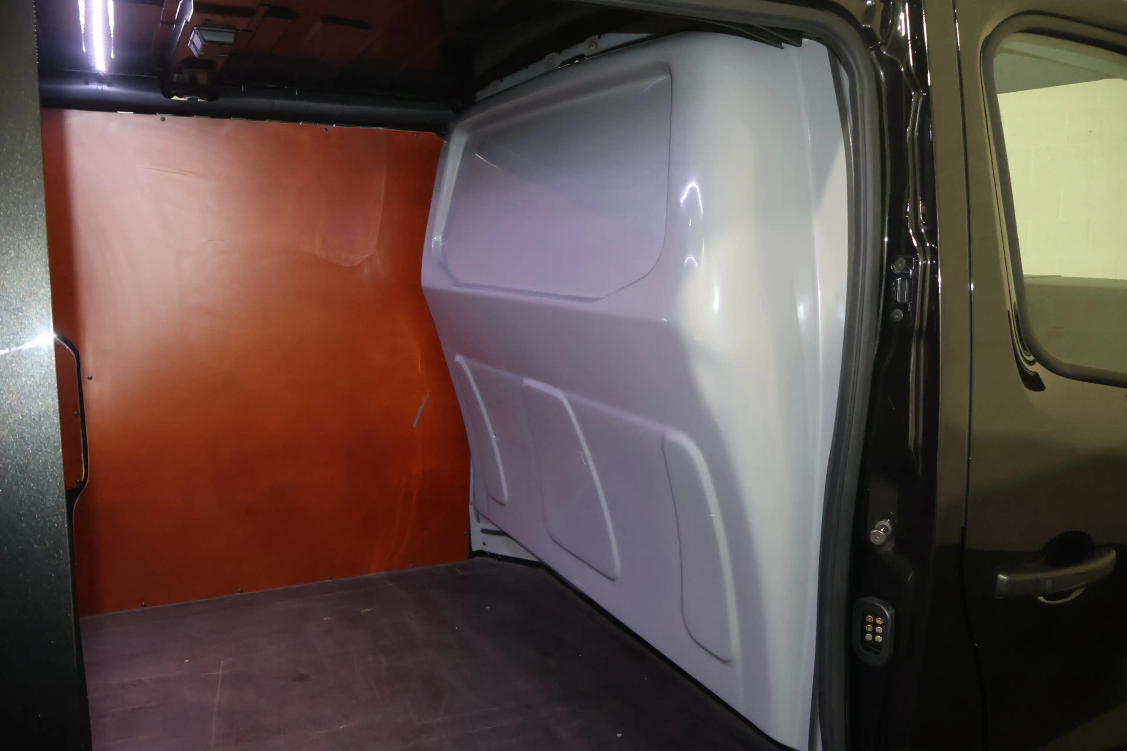 Renault Trafic 2.0 dCi 170pk L2 H1 Automaat Black Edition — photo 16