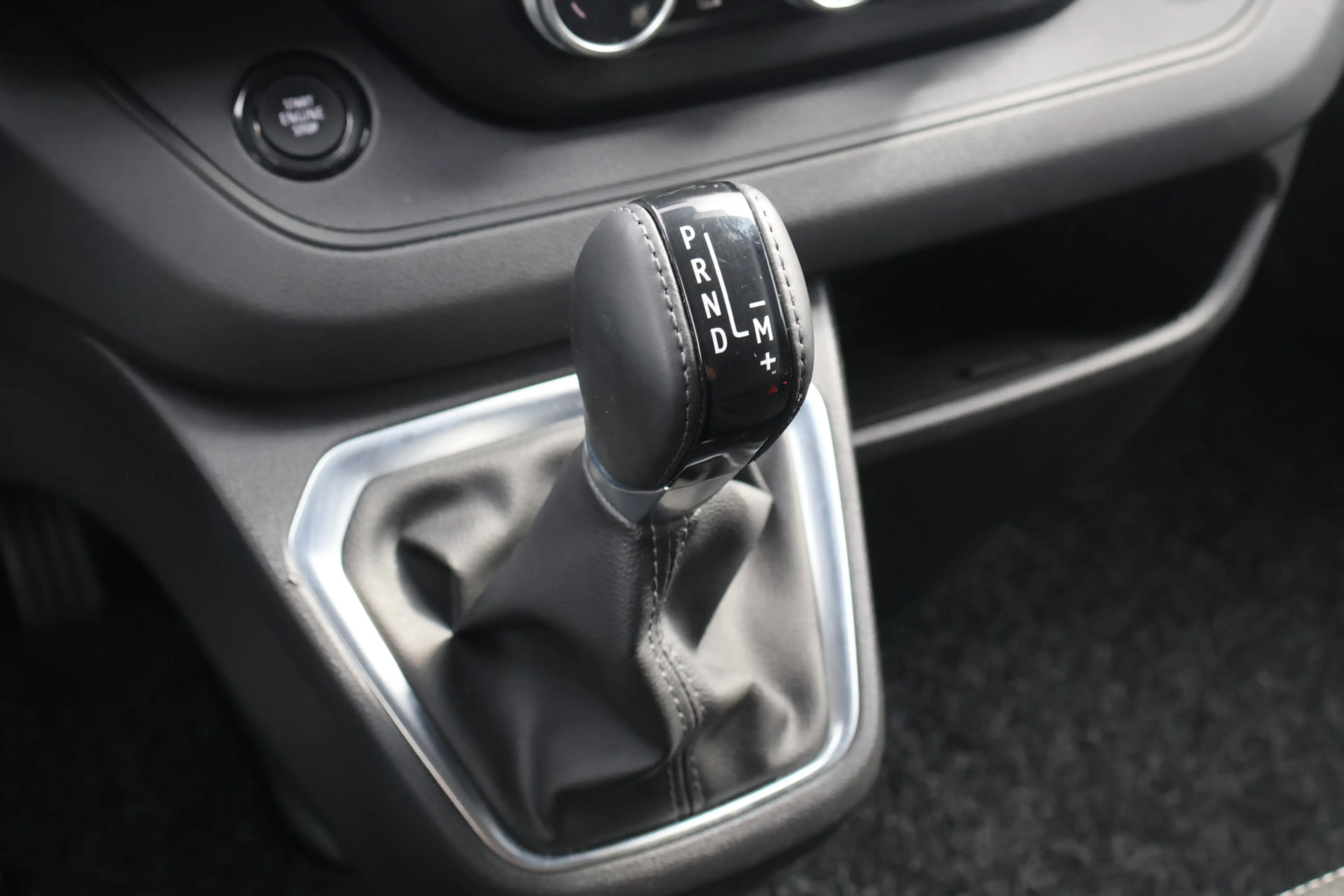 Renault Trafic 2.0 dCi 170pk L2 H1 Automaat Black Edition — photo 26