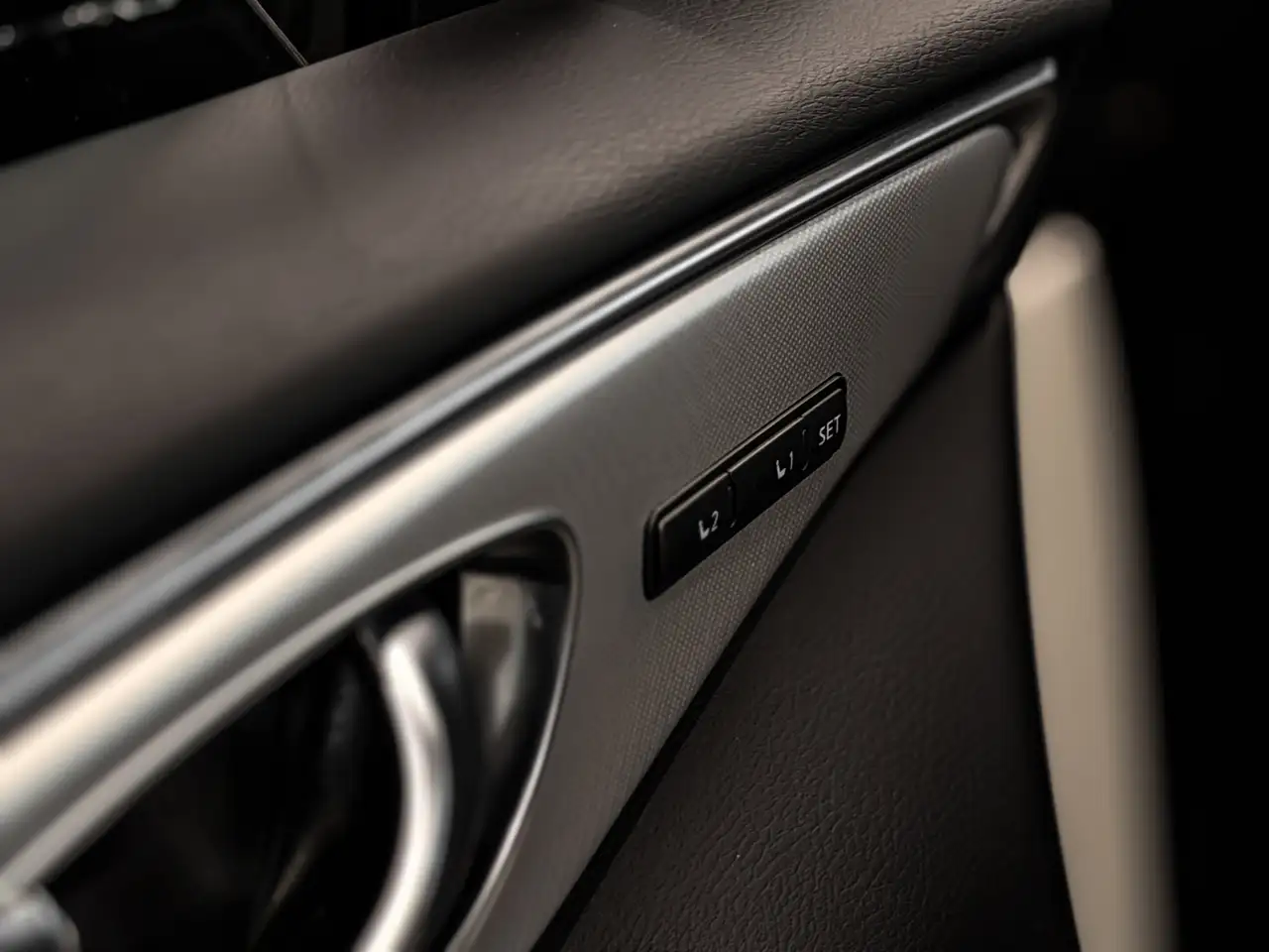 Infiniti Q50 снимка Infiniti Q50