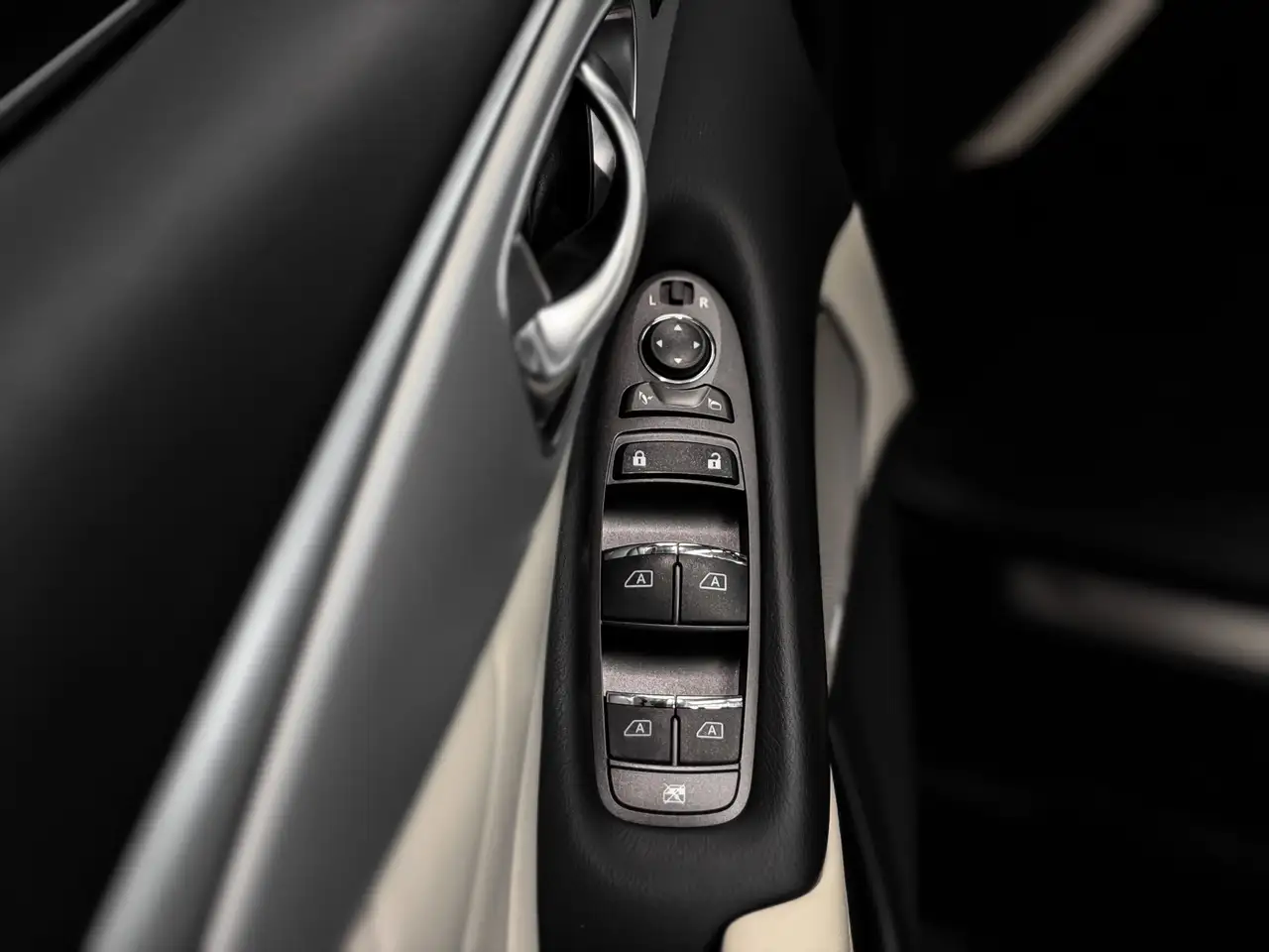 Infiniti Q50 снимка Infiniti Q50