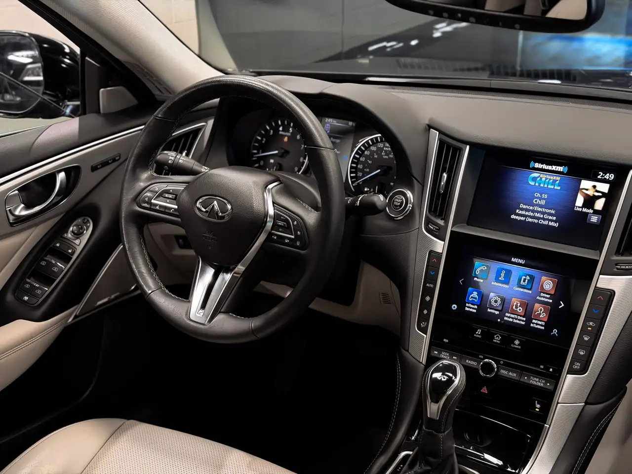 Infiniti Q50 снимка Infiniti Q50