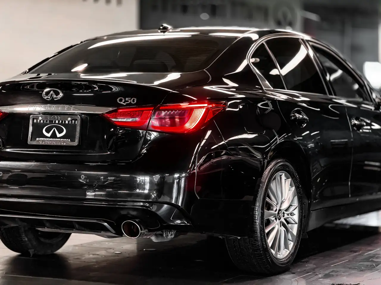 Infiniti Q50 снимка Infiniti Q50