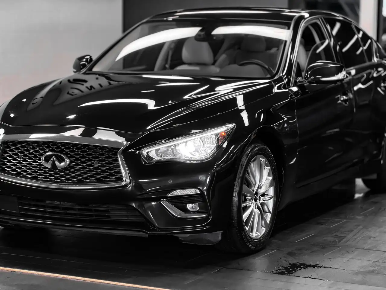 Infiniti Q50 снимка Infiniti Q50