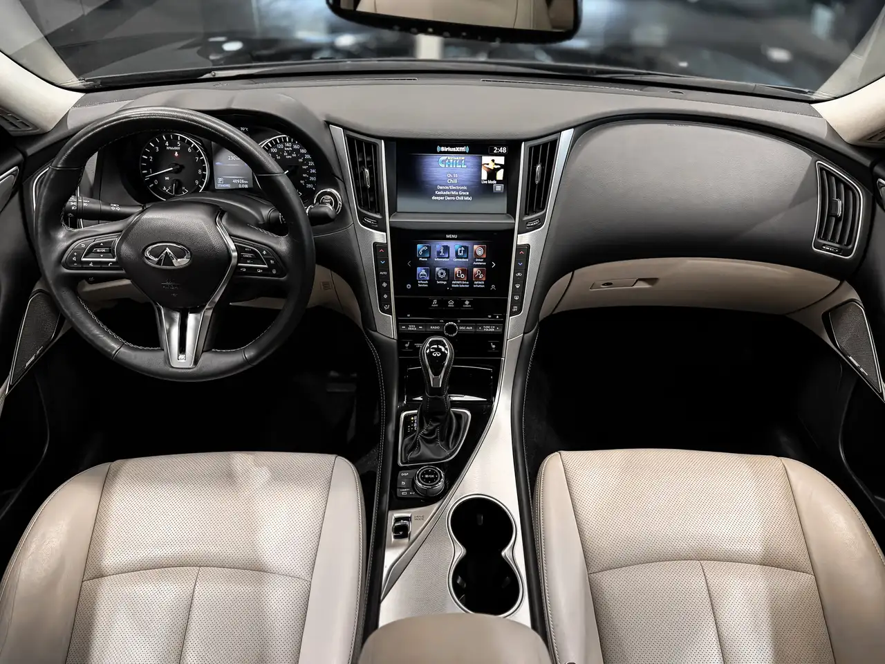 Infiniti Q50 снимка Infiniti Q50