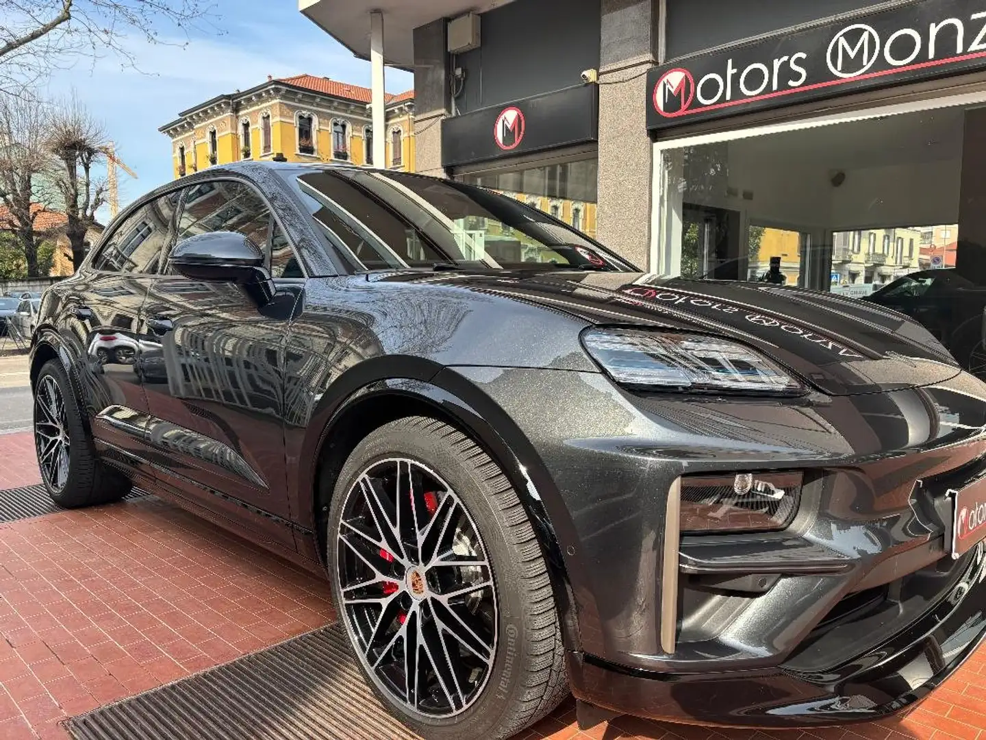 Porsche Macan Turbo Elettrica-cerchi da 22"- tetto panoramico Nero - 2