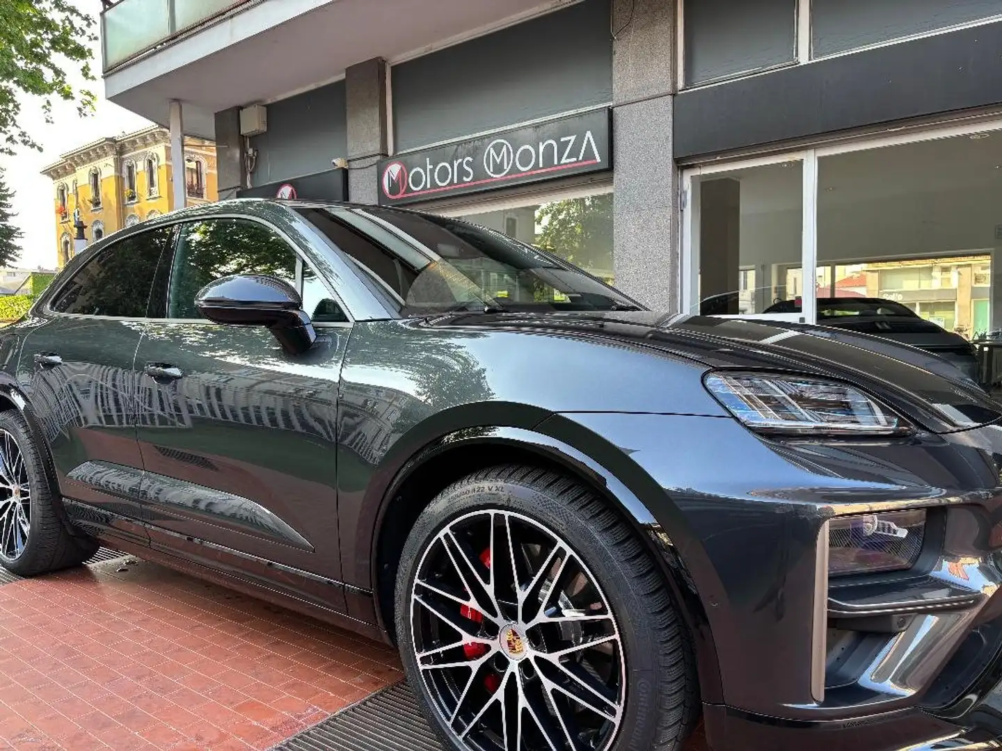 Porsche Macan Turbo Elettrica-cerchi da 22"- tetto pan apribile Black - 2