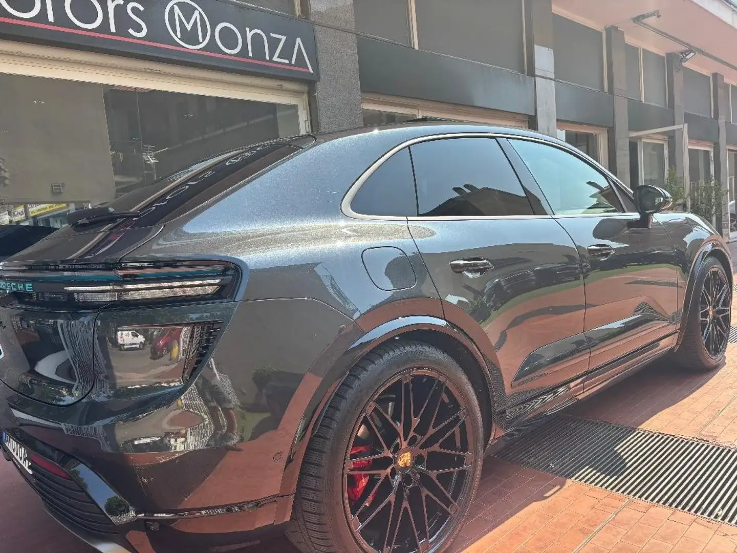Porsche Macan Turbo Elettrica-cerchi da 22"-tetto panoramico-iva Zwart - 2
