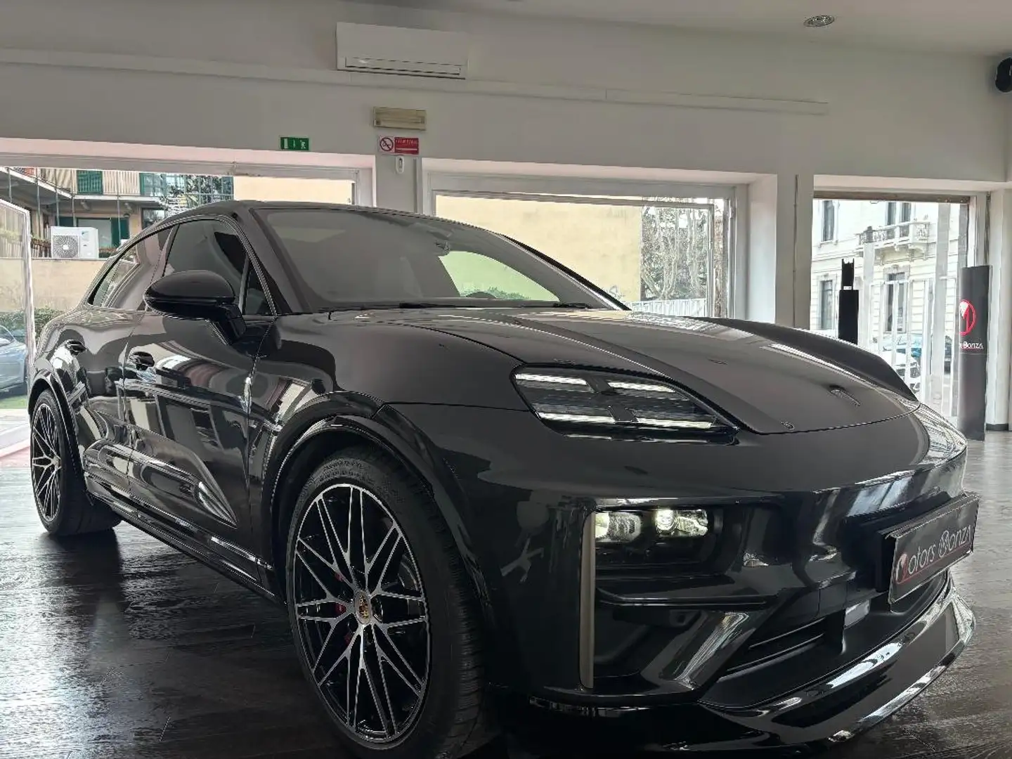 Porsche Macan Turbo Elettrica-cerchi da 22"- tetto pan apribile Noir - 1