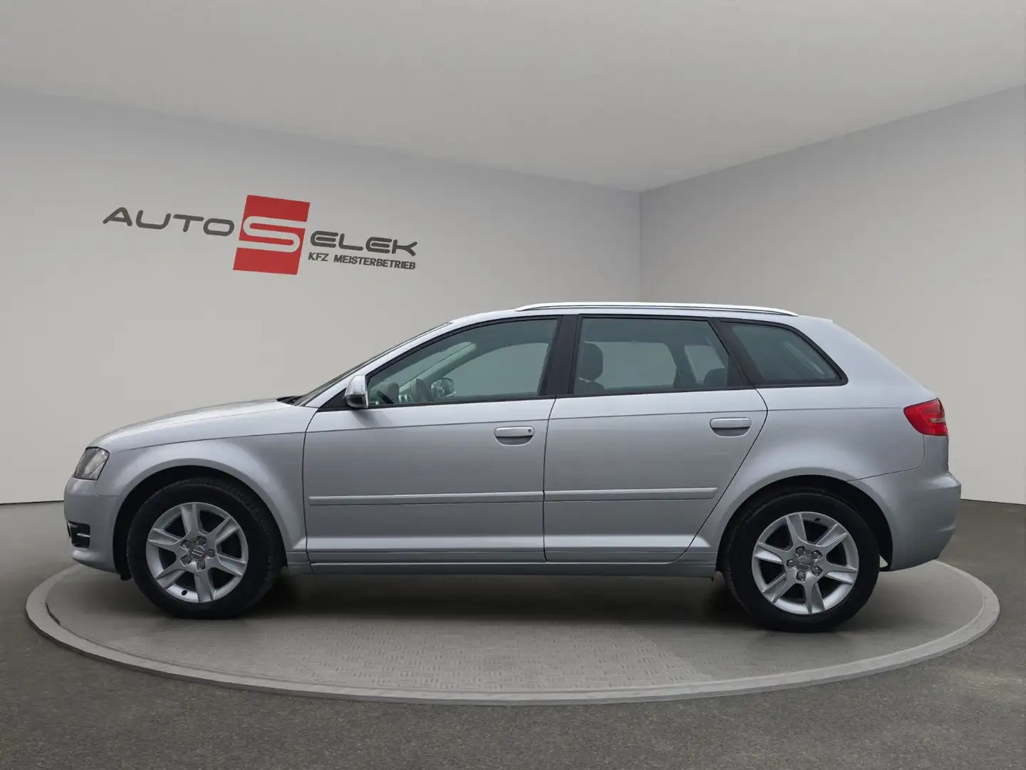 Audi A3 Sportback 1.2 TFSI Attraction+Klima+SHZ Silber - 2