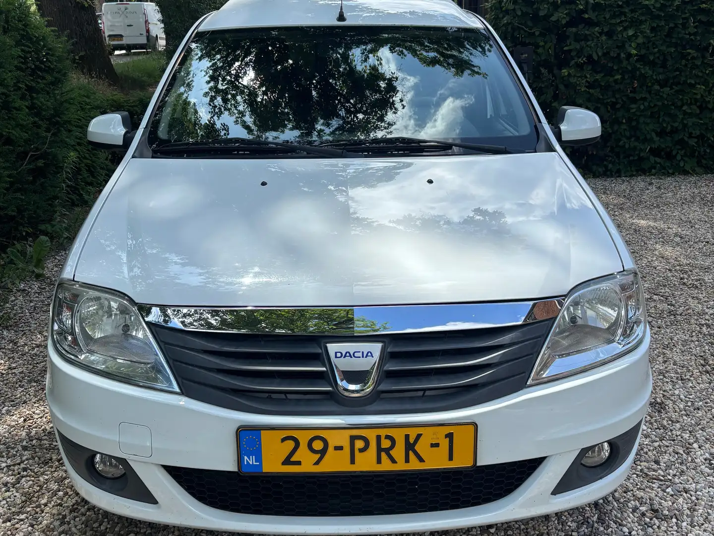 Dacia Logan Logan 1.6 MPI Lauréate Wit - 1