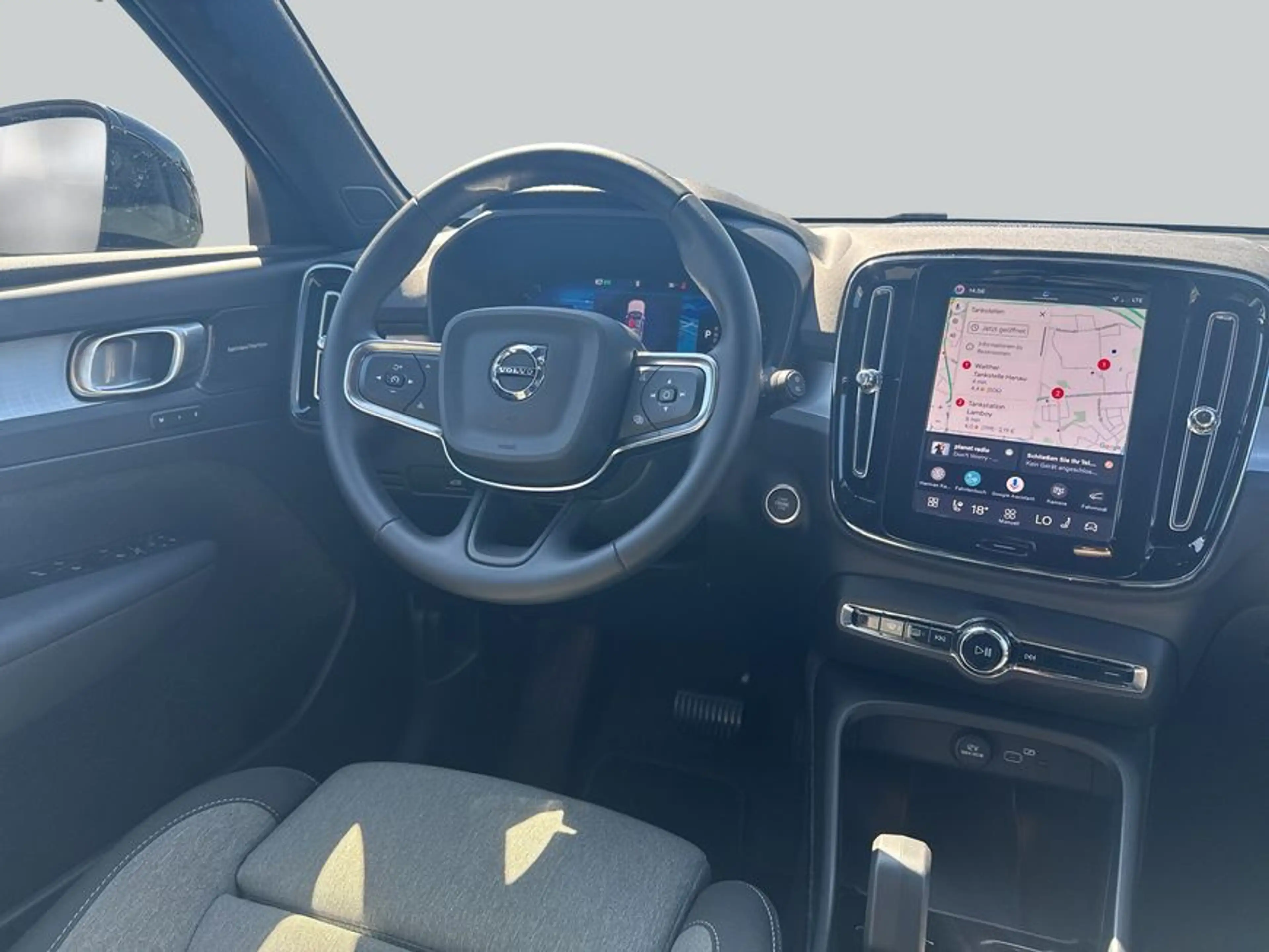 Volvo XC40 XC40 B3 B DKG Plus Black Edition — photo 14