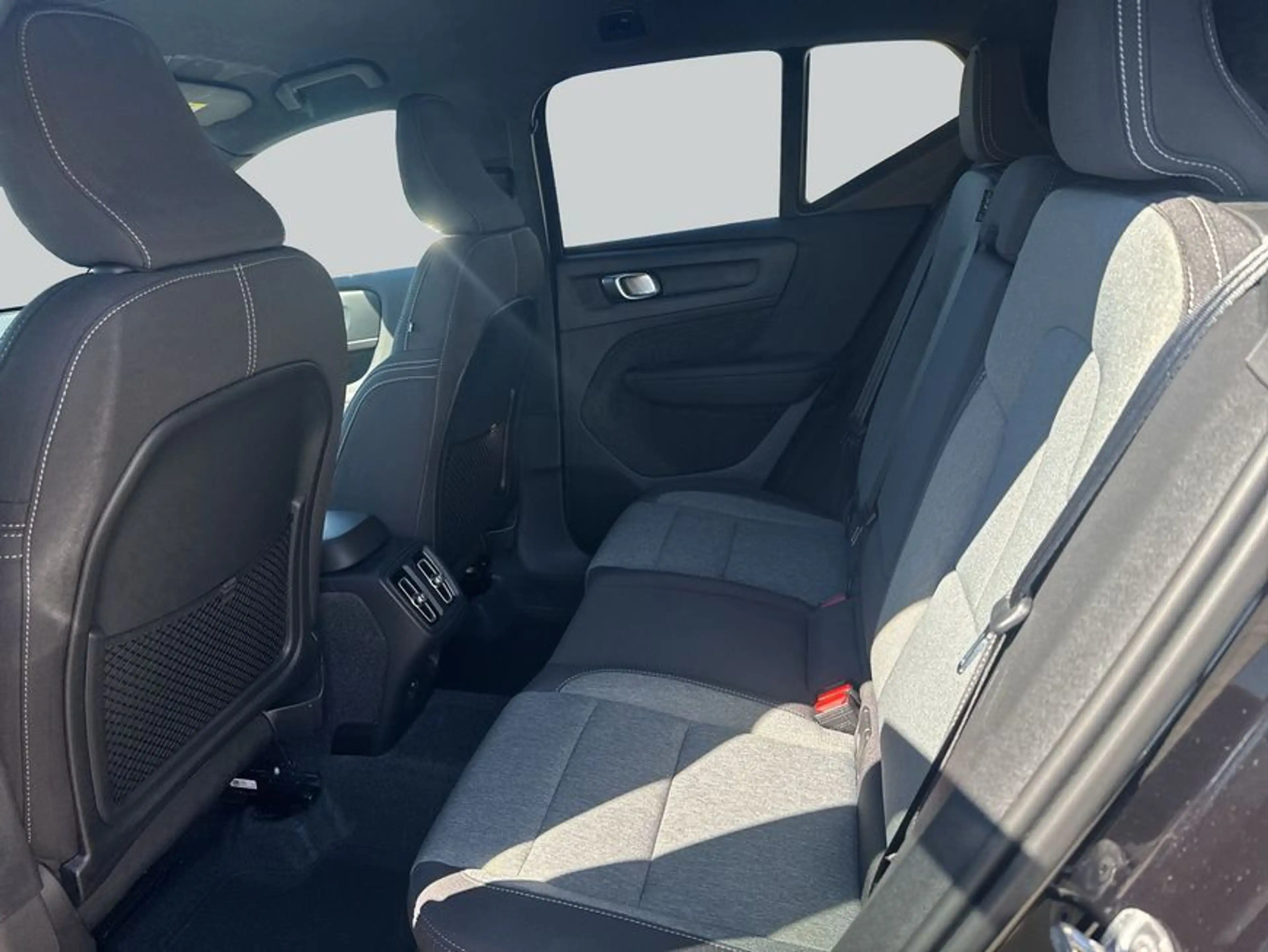 Volvo XC40 XC40 B3 B DKG Plus Black Edition — photo 11